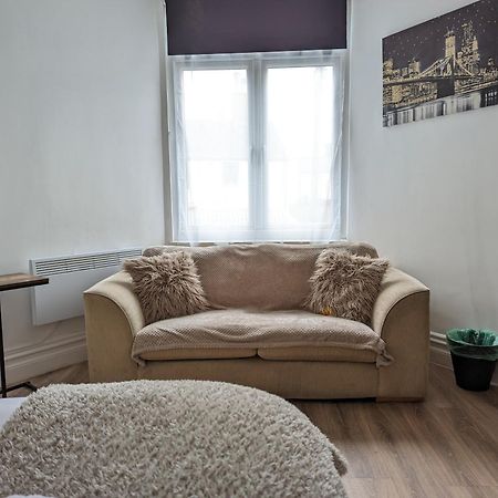 Serene 1 Bedroom Flat In Roath Cardiff Exterior foto